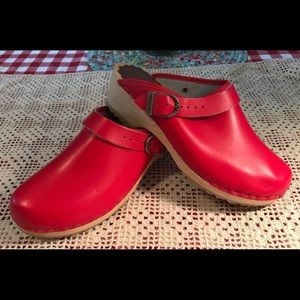 Authentic Hanna Andersson Clogs •Red• US 7•7.5 ❤️